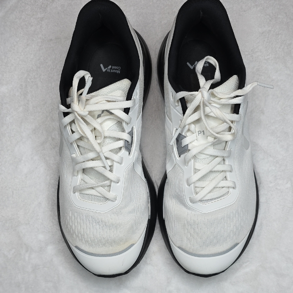 Men's White and Black Athletic Shoes by Converse